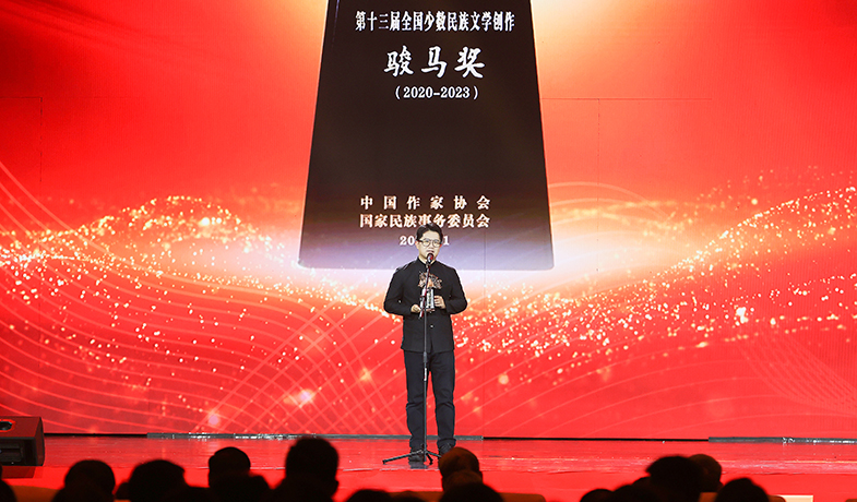 馬伯庸作為長篇小說獎獲獎者代表發表感言