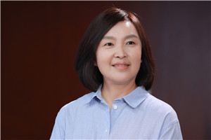 小說：獲獎作品《胡同也有小時候》作者：周敏         獲獎感言胡同的魅力，不是一部小說能說盡的，希望有機會來北京的朋友，能找一間什剎海附近胡同深處的民宿住上些時日，逛逛早市，看看夕陽，嘗嘗“鴉兒李記”的早點，品品“富華齋”的蓋碗茶。要是運氣好……